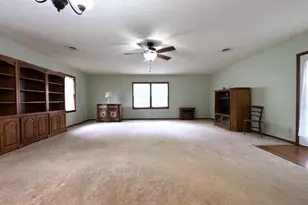 2633 S Broadway Ave, Salem, IL 62881 - Photo 14