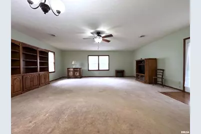 2633 S Broadway Avenue, Salem, IL 62881 - Photo 8