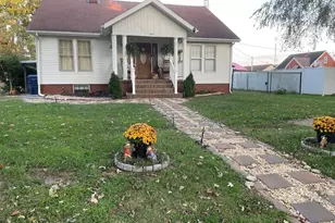 302 2nd St, Carmi, IL 62821 - Photo 2