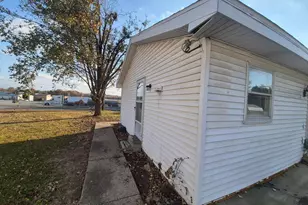 802 Dillard St St, Eldorado, IL 62930 - Photo 20