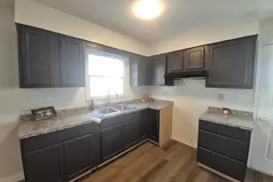 802 Dillard St St, Eldorado, IL 62930 - Photo 8