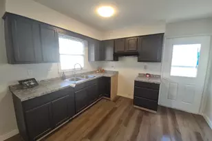 802 Dillard St St, Eldorado, IL 62930 - Photo 6