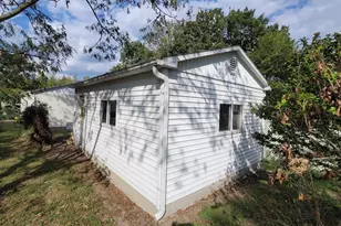 405 St Clair St, Odin, IL 62870 - Photo 28