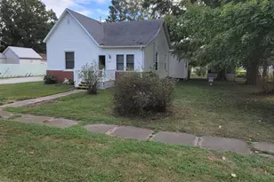 405 St Clair St, Odin, IL 62870 - Photo 40