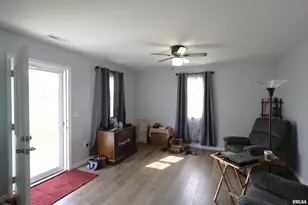 101 N Railroad St, Patoka, IL 62875 - Photo 4