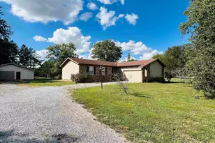 295 Country Acres Rd, Eldorado, IL 62930 - Photo 2