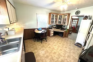 420 W 3rd St, Centralia, IL 62801 - Photo 6