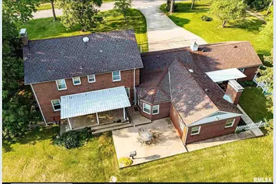 321 W Boone Street, Salem, IL 62881 - Photo 2