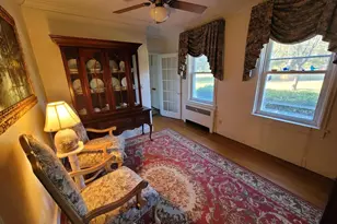 321 W Boone St, Salem, IL 62881 - Photo 4