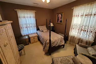 321 W Boone St, Salem, IL 62881 - Photo 26