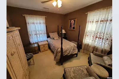 321 W Boone Street, Salem, IL 62881 - Photo 26