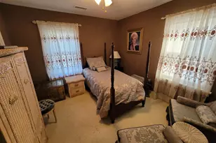 321 W Boone St, Salem, IL 62881 - Photo 26