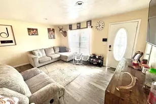 1012 W 4th St, Centralia, IL 62801 - Photo 6