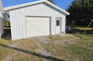 233 N US Hwy 45, Cisne, IL 62823 - Photo 4