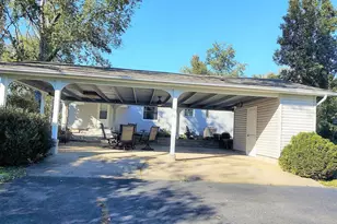 901 Locust St, Vienna, IL 62995 - Photo 8