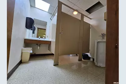 705 W Main Street, Dahlgren, IL 62828 - Photo 32