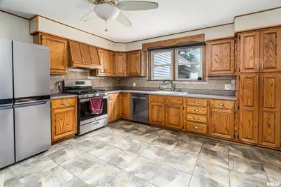 306 S Madison Street, Marion, IL 62959 - Photo 12