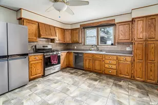 306 S Madison St, Marion, IL 62959 - Photo 12