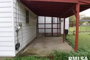 1111 Roosevelt St, Harrisburg, IL 62946 - Photo 4