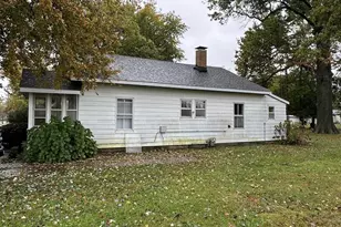 25 S Walnut St, Tamaroa, IL 62888 - Photo 2