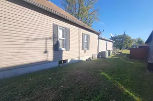 208 N Washington St, Hurst, IL 62949 - Photo 2