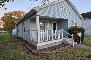 1028 S Roosevelt St, Harrisburg, IL 62946 - Photo 2