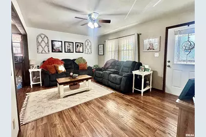 109 E Galaxy Drive, Chicago, IL 62898 - Photo 6