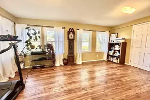 109 E Galaxy Dr, Chicago, IL 62898 - Photo 12