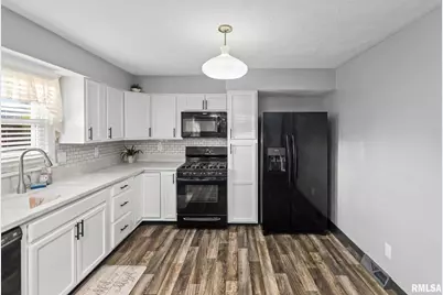 628 Sara Drive, Centralia, IL 62801 - Photo 18