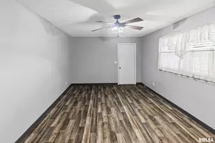 628 Sara Dr, Centralia, IL 62801 - Photo 20