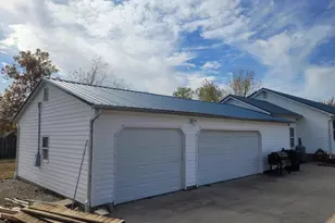 103 E Highline Rd, Chicago, IL 62898 - Photo 6