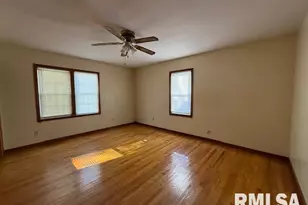 121 N 9th St, Herrin, IL 62948 - Photo 10