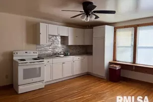 121 N 9th St, Herrin, IL 62948 - Photo 6