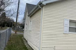 517 W Barnett St, Harrisburg, IL 62946 - Photo 8