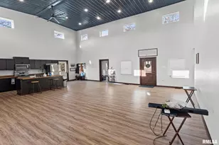 7984 Wilson Rd, Kinmundy, IL 62854 - Photo 10