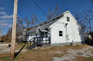 1207 N Market St, Marion, IL 62959 - Photo 2