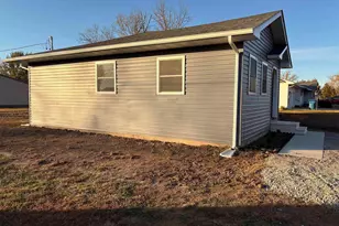 504 Westhaven Dr, Centralia, IL 62801 - Photo 4