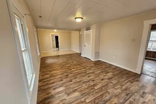 511 N Shelby St, Salem, IL 62881 - Photo 6