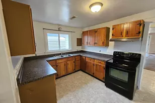 511 N Shelby St, Salem, IL 62881 - Photo 8