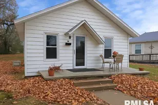 511 N Shelby St, Salem, IL 62881 - Photo 1