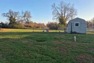 1100 Moore St, Eldorado, IL 62930 - Photo 16