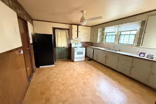 820 S 10th St St, Herrin, IL 62948 - Photo 12