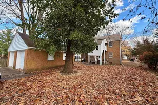 406 Cedar St, Centralia, IL 62801 - Photo 2