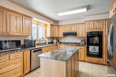 105 Woodlake Lane, Eldorado, IL 62930 - Photo 4