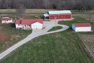 4786 Keller Rd, Iuka, IL 62849 - Photo 40