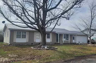 904 S Sunset Terrace Dr, Pinckneyville, IL 62274 - Photo 2