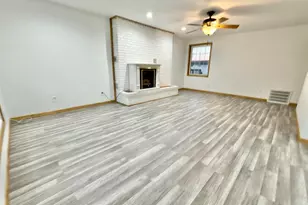 274 Oaktree Ave Ave, Salem, IL 62881 - Photo 4