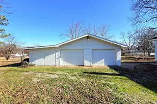 1708 N Yew St St, Harrisburg, IL 62946 - Photo 4