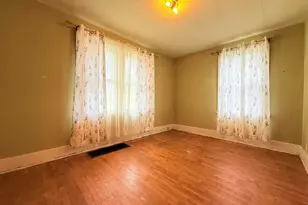 1708 N Yew St St, Harrisburg, IL 62946 - Photo 14