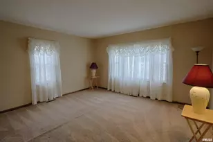 905 W Blair, Salem, IL 62881 - Photo 10